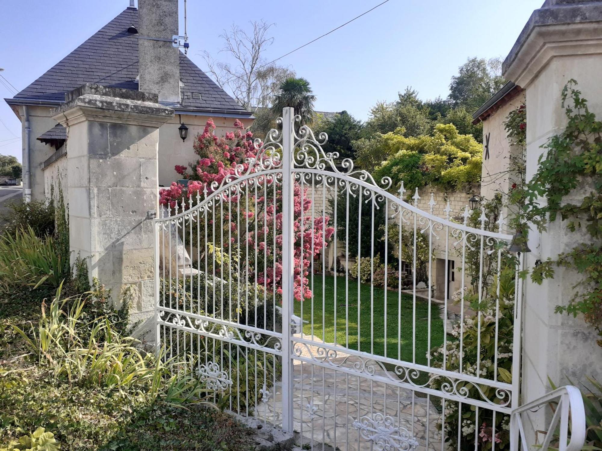 Esprit Troglo Villa Beaumont-en-Véron Exteriör bild